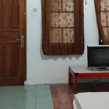 Losmen Yosi Carita Hotel Ngoại thất bức ảnh
