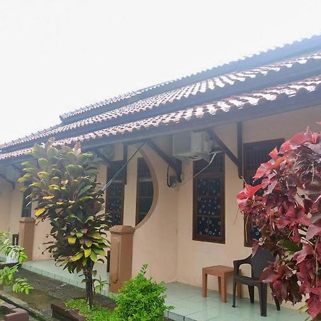 Losmen Yosi Carita Hotel Ngoại thất bức ảnh