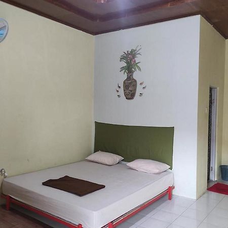 Losmen Yosi Carita Hotel Ngoại thất bức ảnh