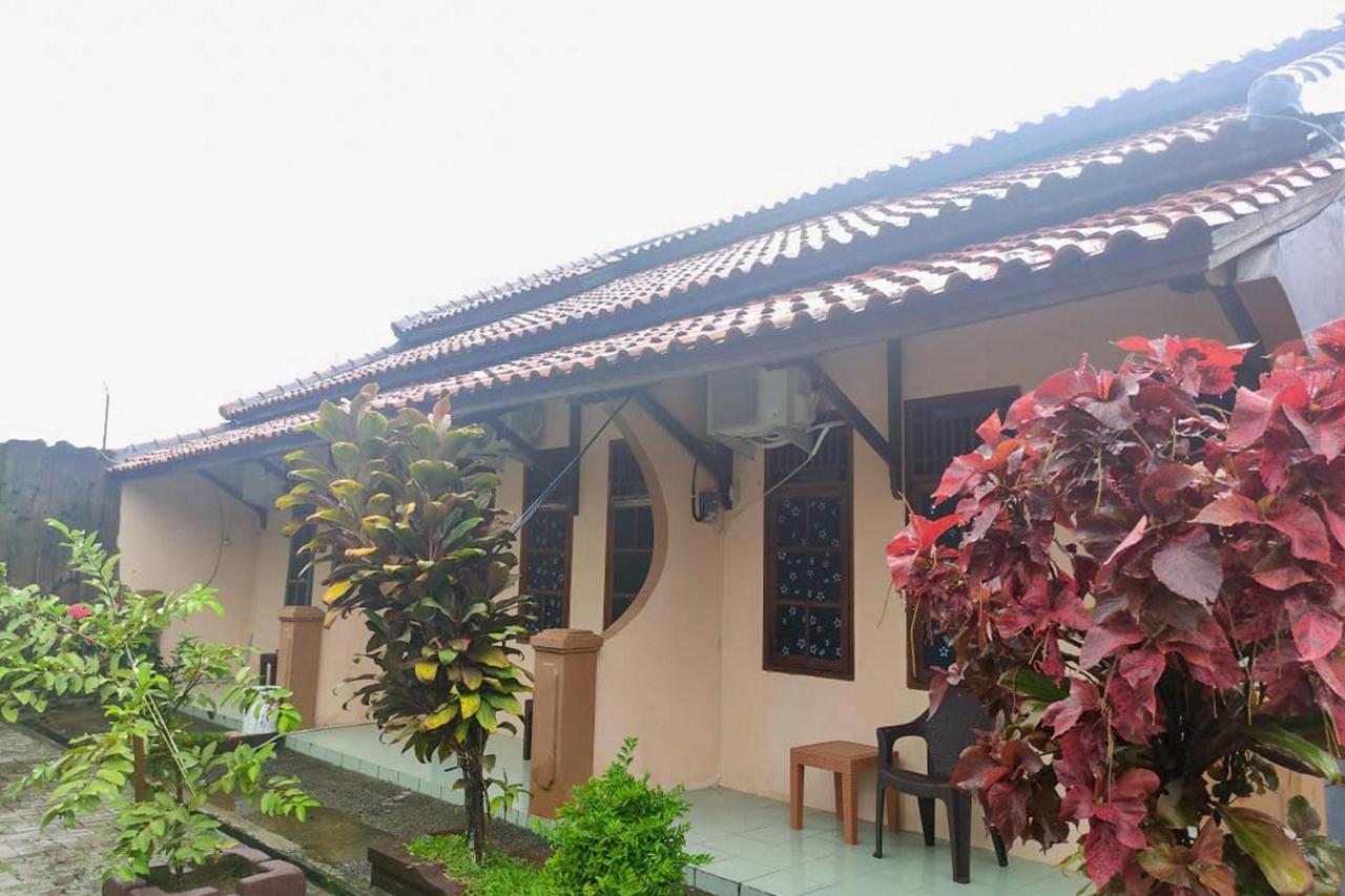 Losmen Yosi Carita Hotel Ngoại thất bức ảnh