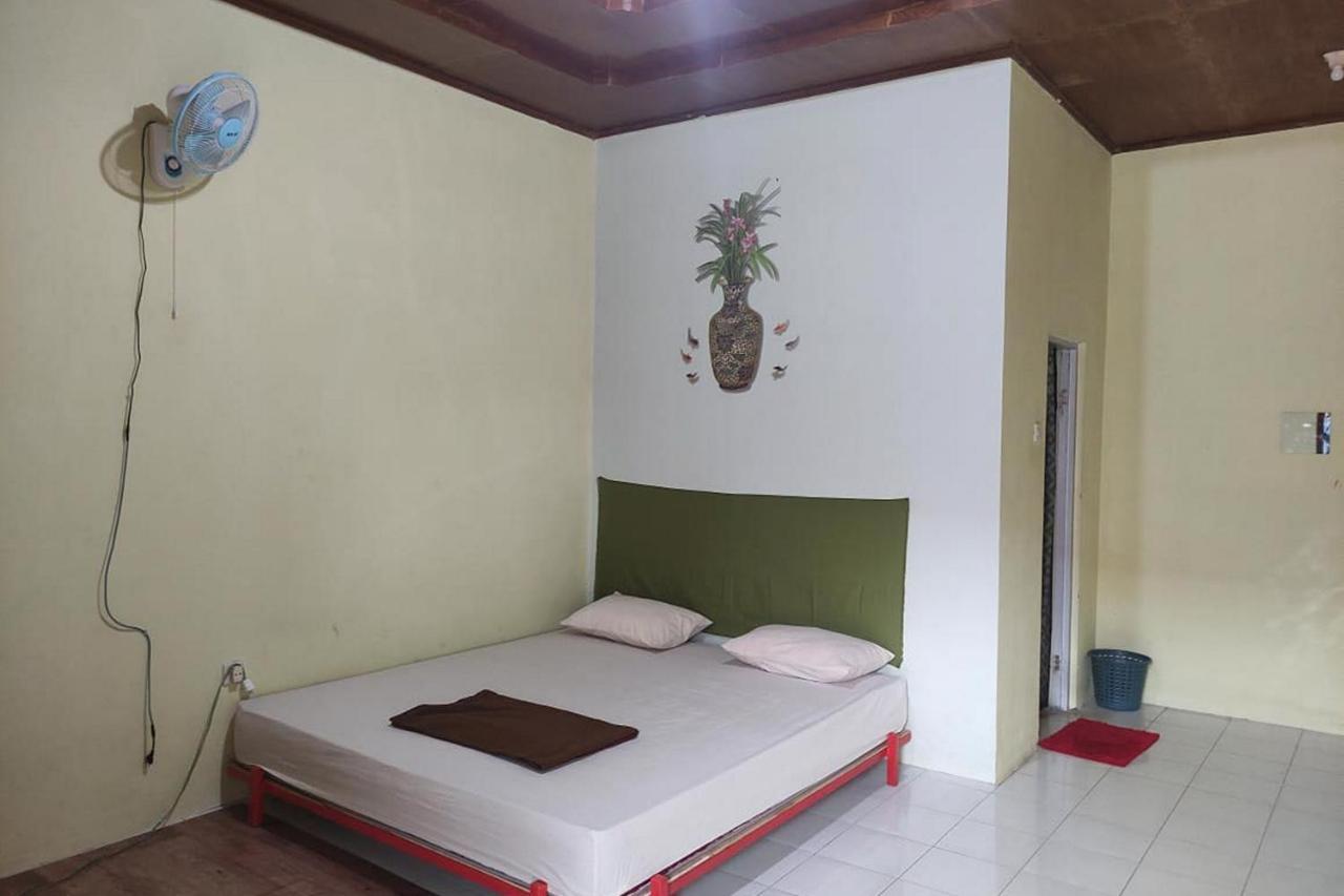 Losmen Yosi Carita Hotel Ngoại thất bức ảnh