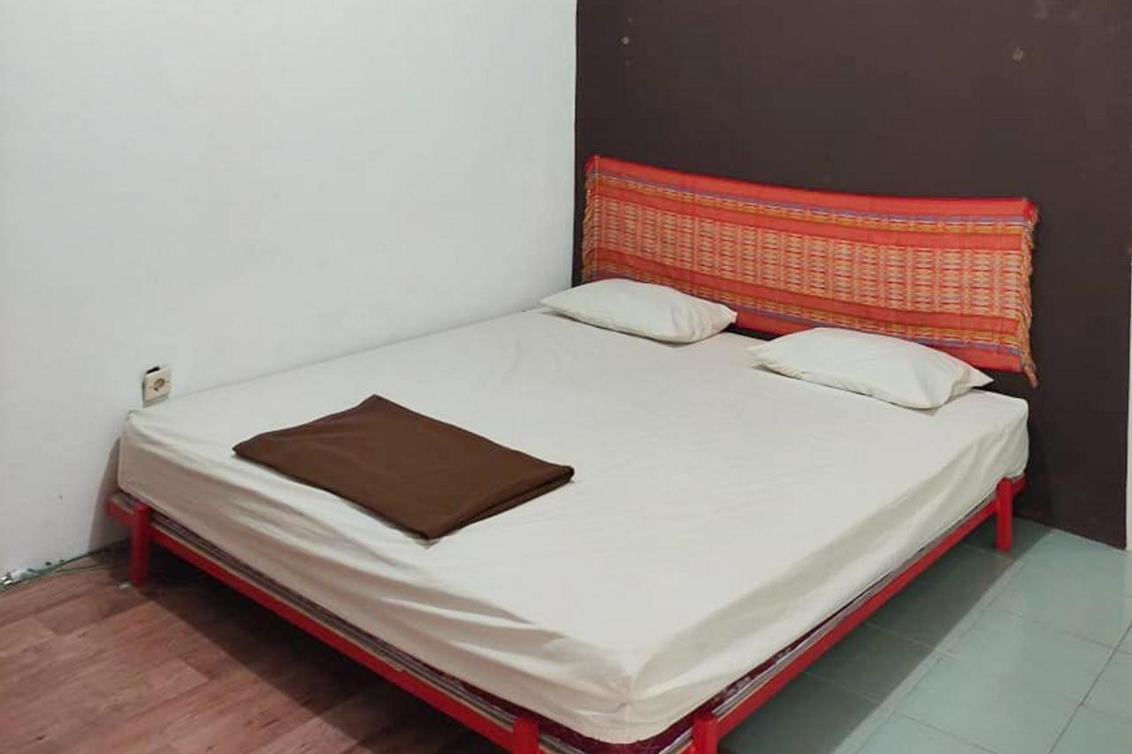 Losmen Yosi Carita Hotel Ngoại thất bức ảnh