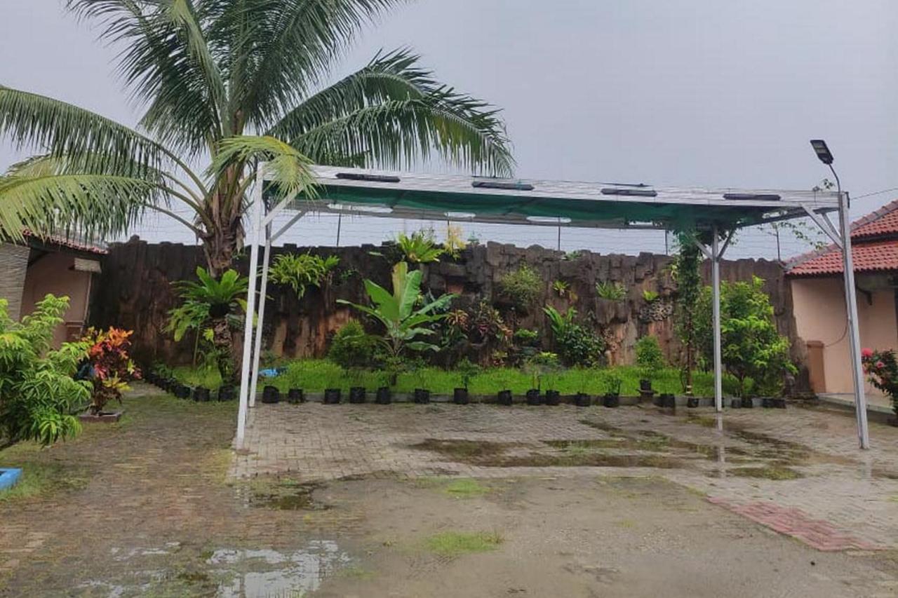 Losmen Yosi Carita Hotel Ngoại thất bức ảnh