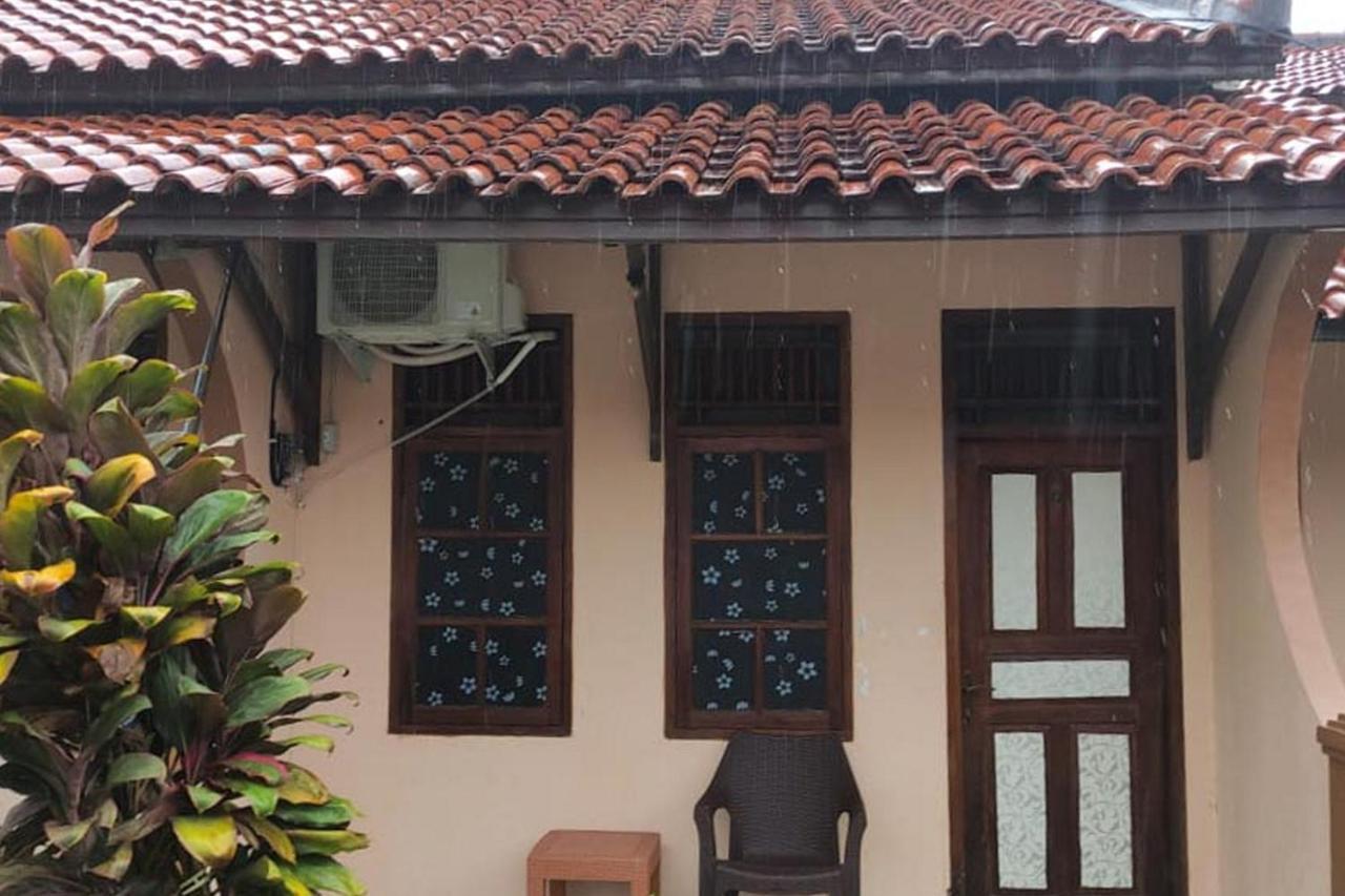 Losmen Yosi Carita Hotel Ngoại thất bức ảnh